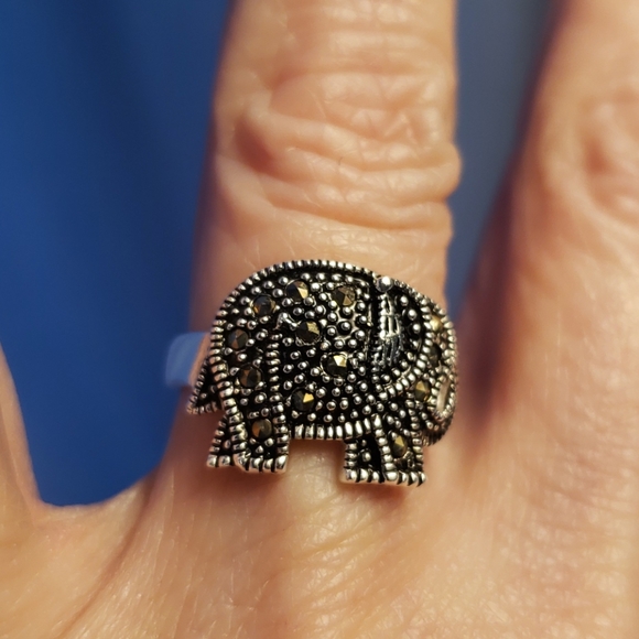 Sterling 925 silver and marcasite elephant ring - Picture 2 of 5